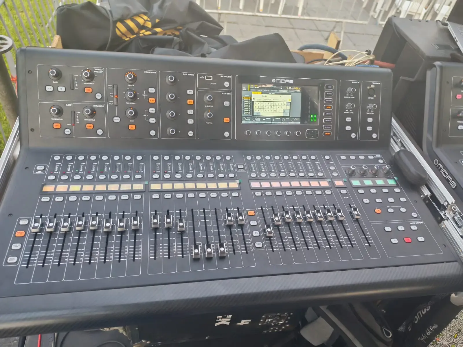 Alquiler de escenario y equipos AV 6